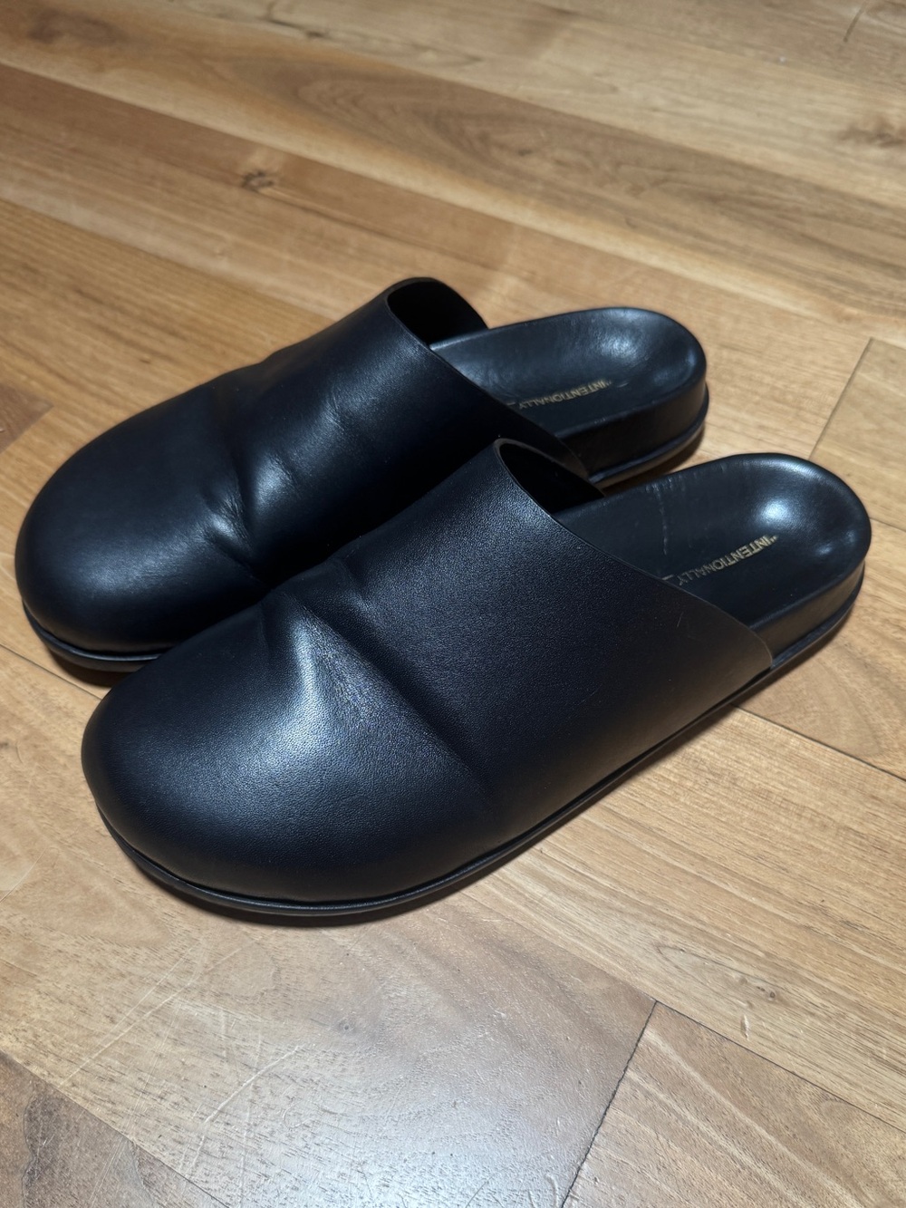 Intentionally Blank Agatha Mules Black — size 39